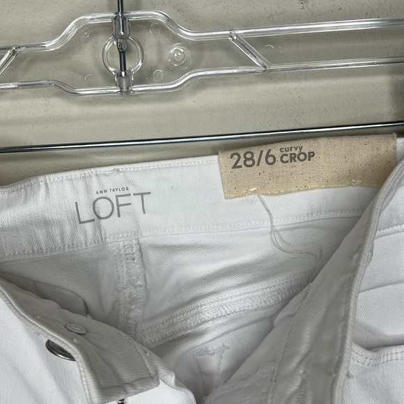 Ann Taylor LOFT White Curvy Crop Contoured to flatter hip and thigh - Picture 2 of 7